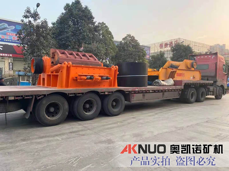 履帶式移動(dòng)碎石機(jī) 履帶式移動(dòng)碎石機(jī)