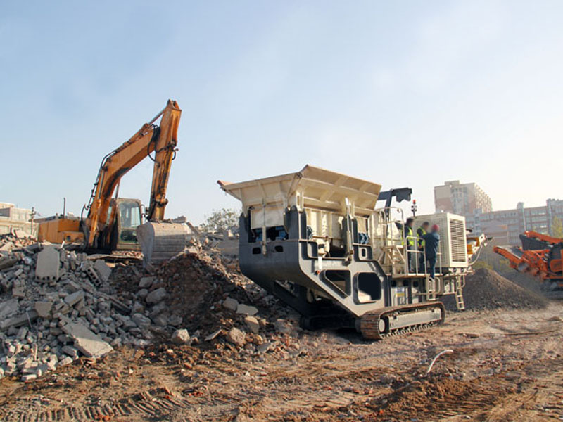 山東履帶式移動(dòng)破碎機(jī) 山東履帶式移動(dòng)破碎機(jī)